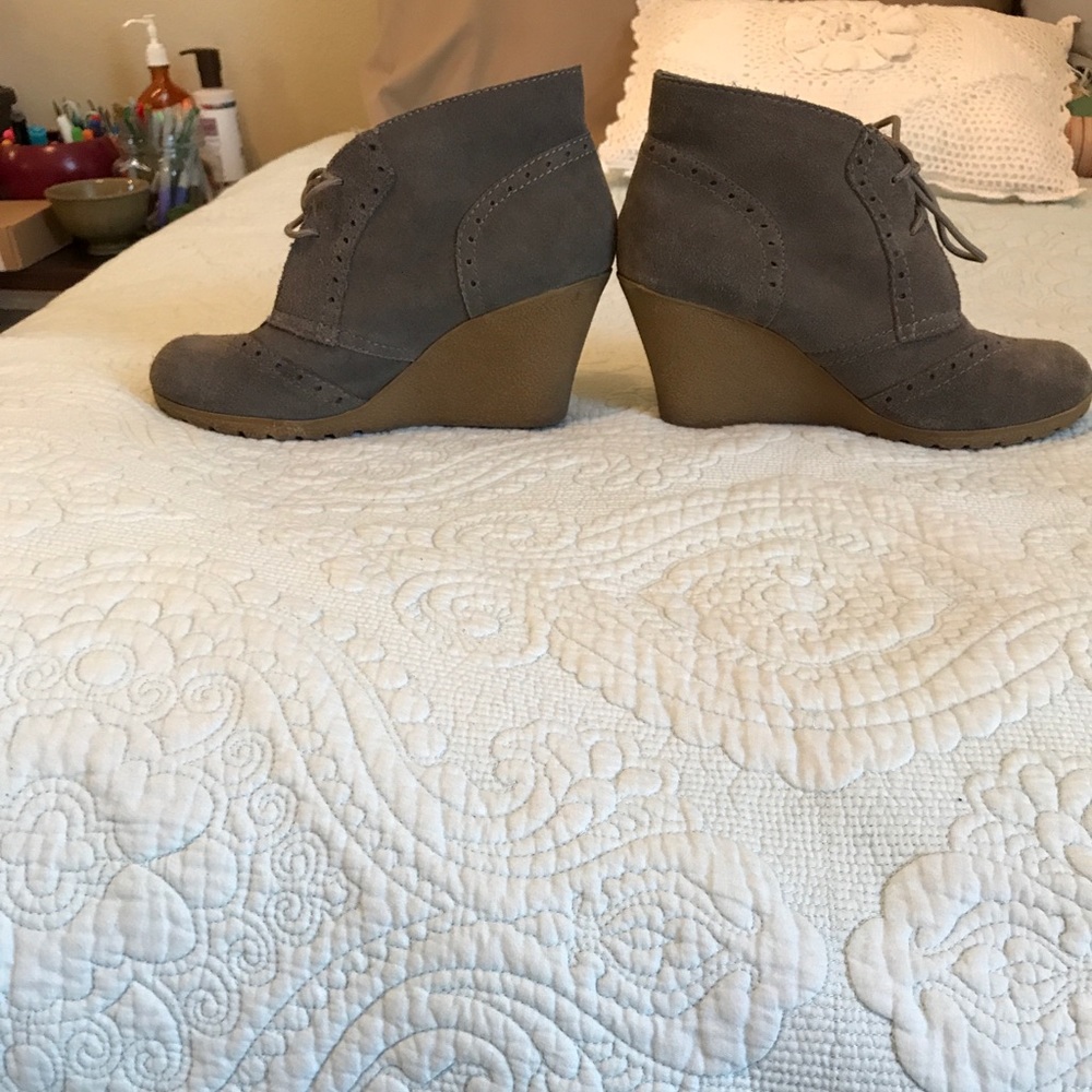 Mia gray felt wedges. Tan rubber sole. Size 9 - Picture 2 of 6